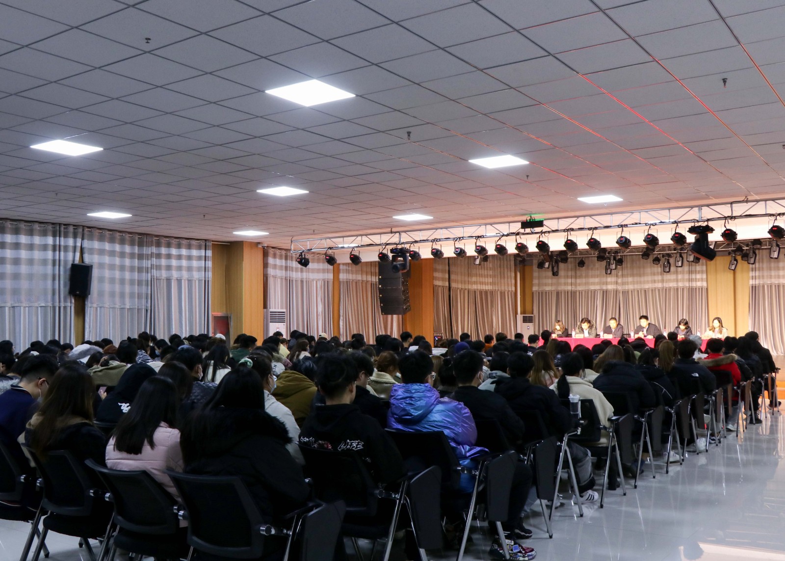 摄影记者黄楠、曹珍珍 (2).jpg