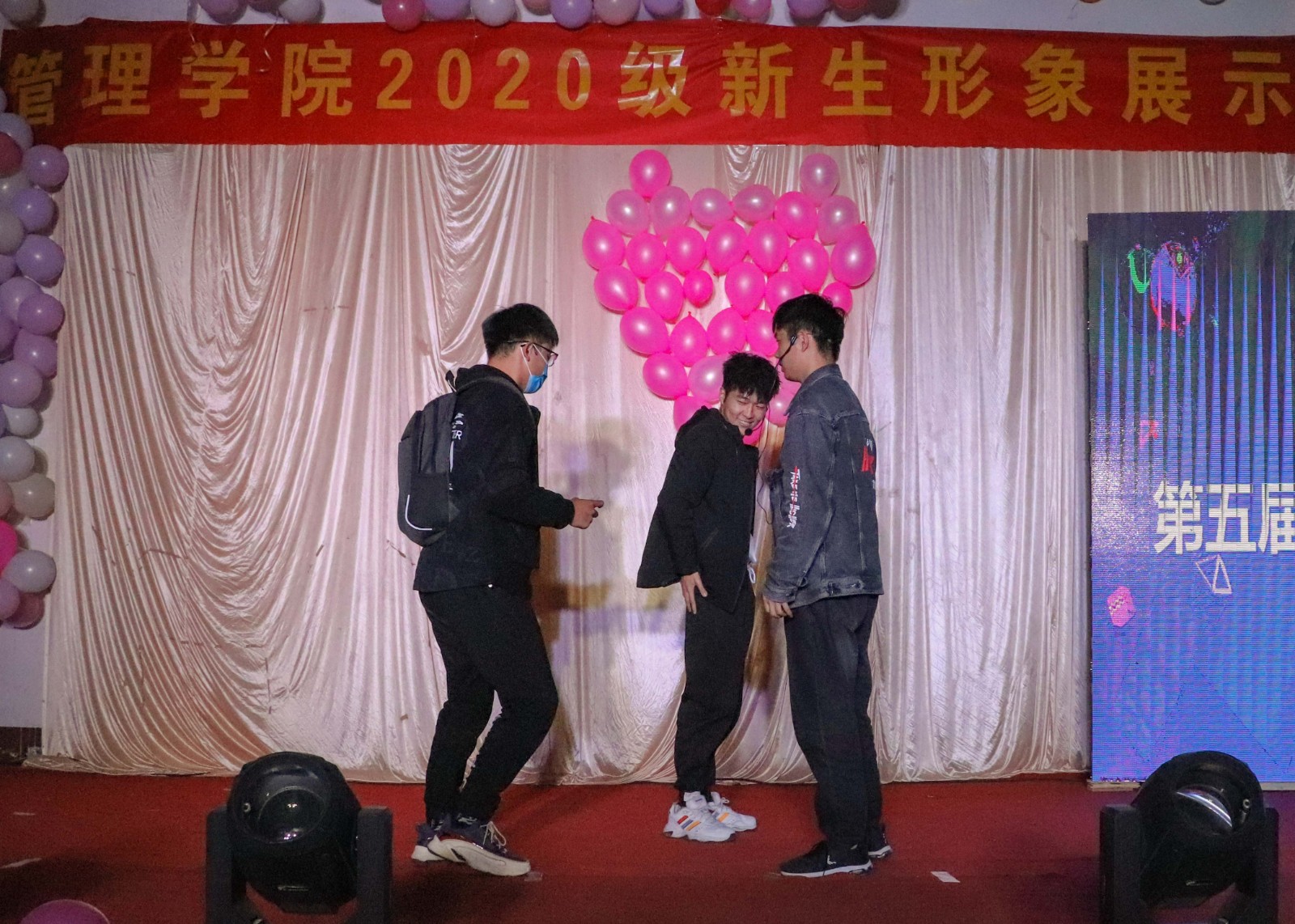 摄影记者芦龙1(1).jpg