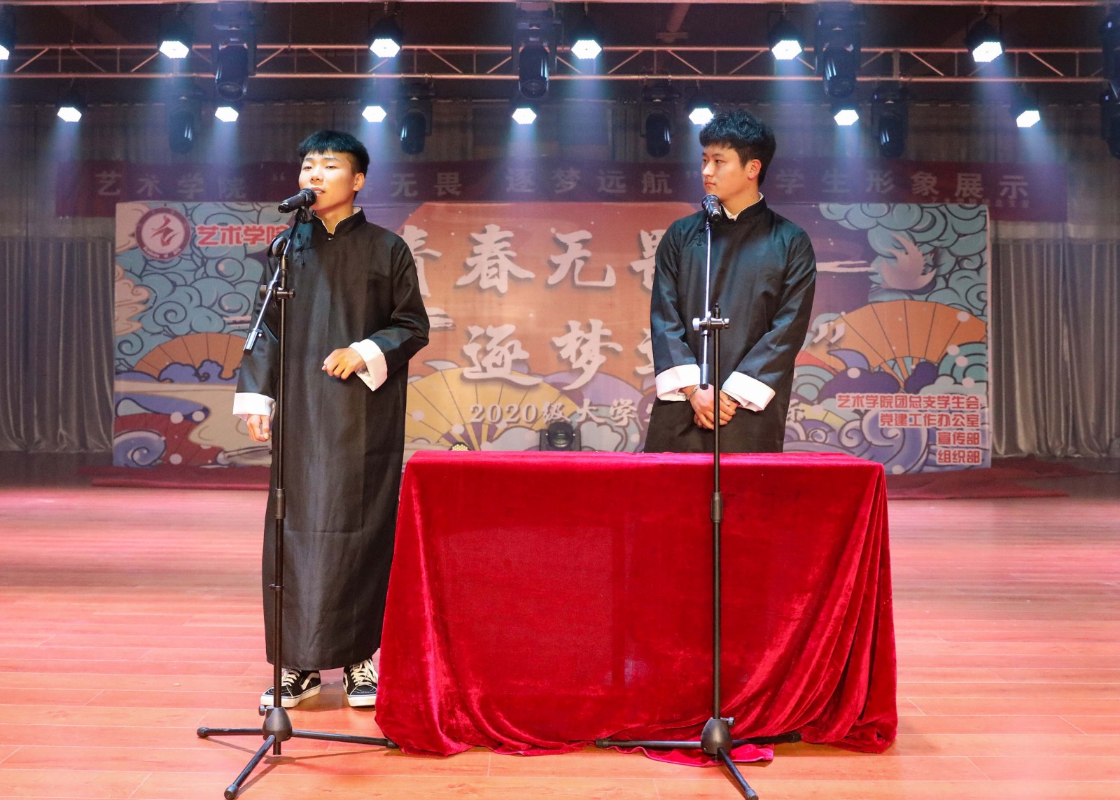 摄影记者黄楠、王玉菲7.jpg