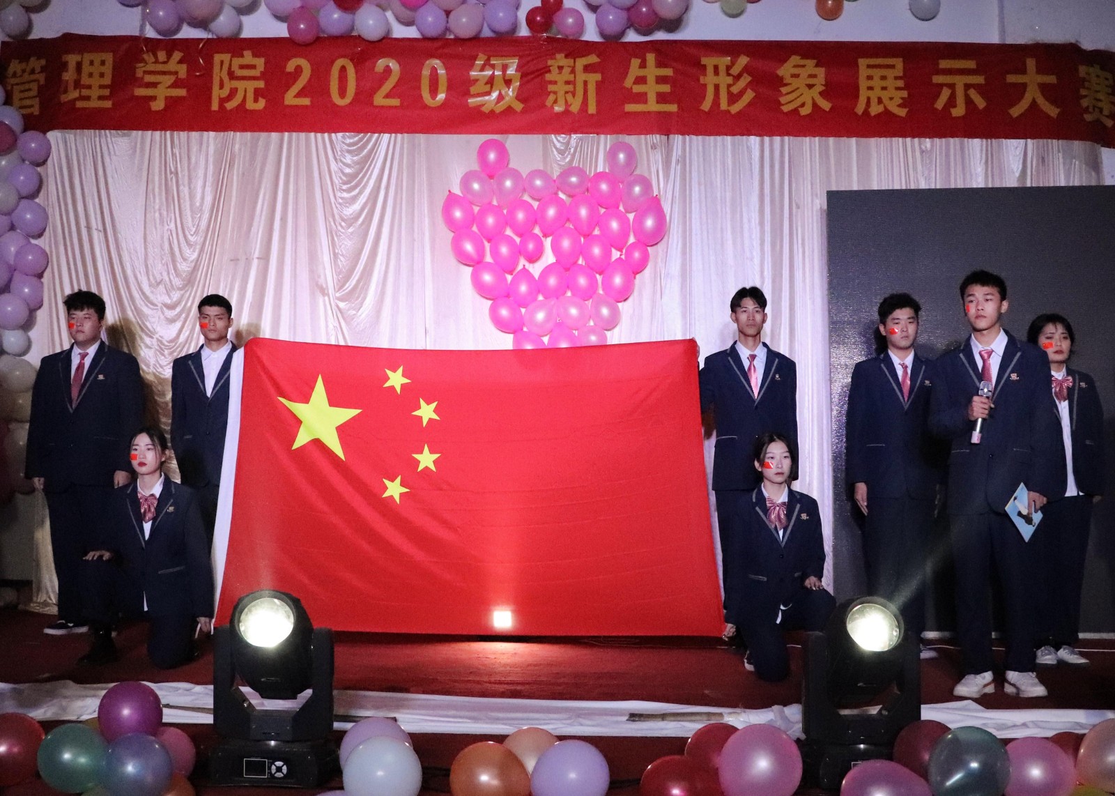 摄影记者王玉菲2.jpg