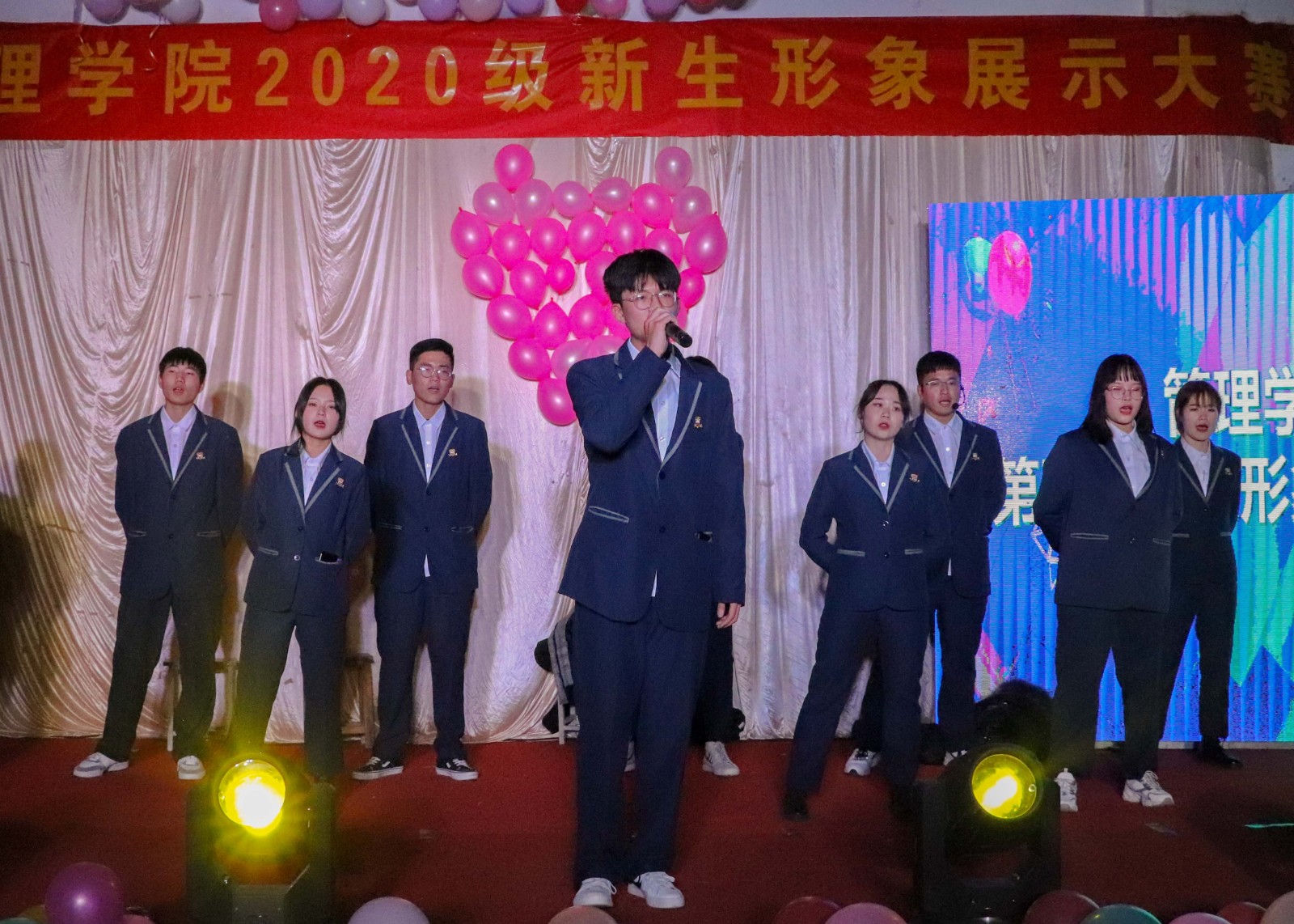 摄影记者芦龙2.jpg
