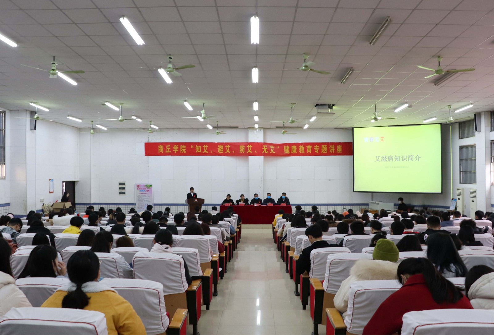 摄影记者黄楠董濛颍a.jpg