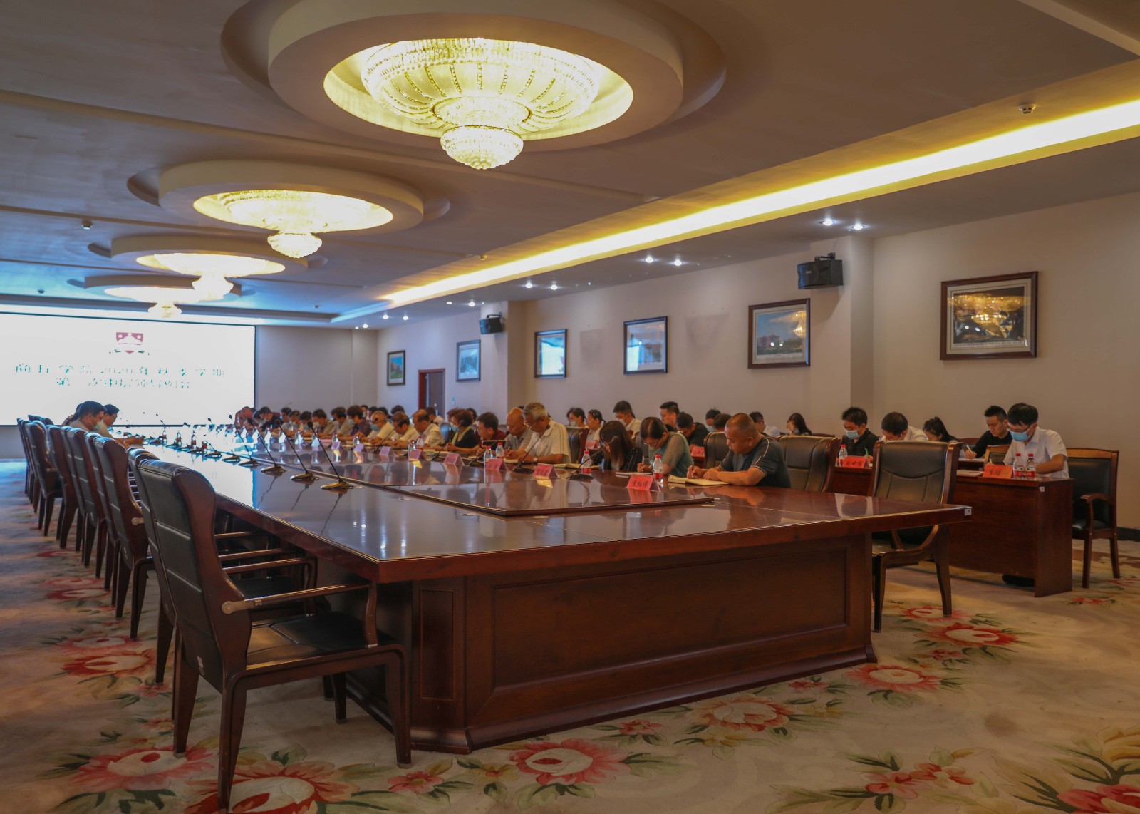 摄影记者曹珍珍，吴佳欣 (2).JPG