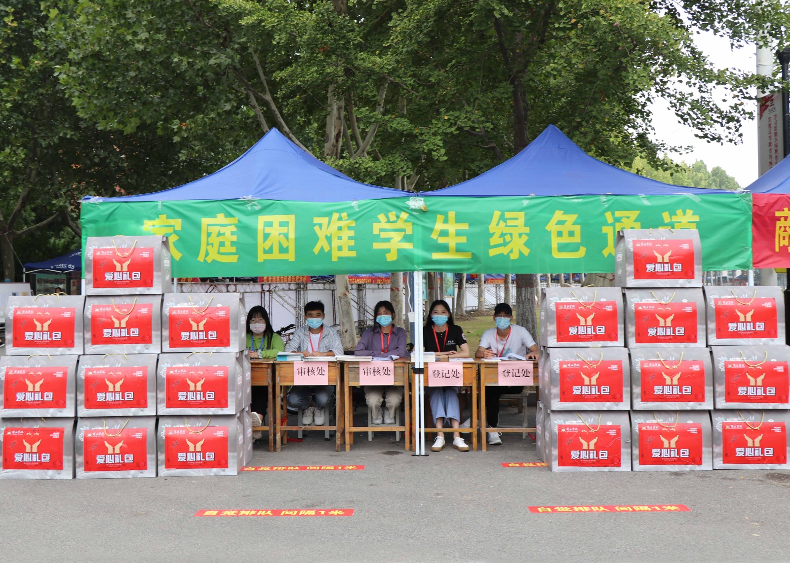 摄影记者芦龙.jpg