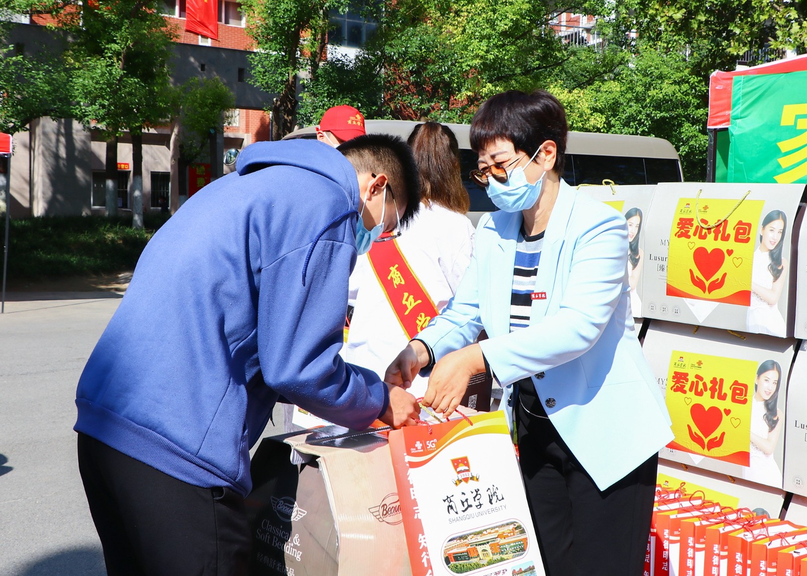 摄影记者杨亚楠2.jpg