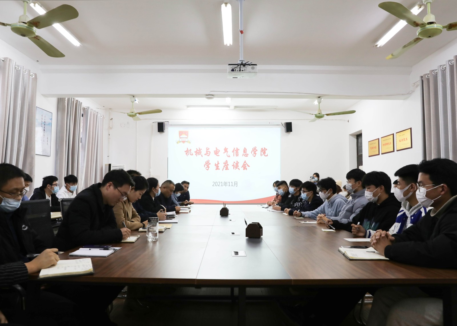 摄影记者 李曼1.jpg