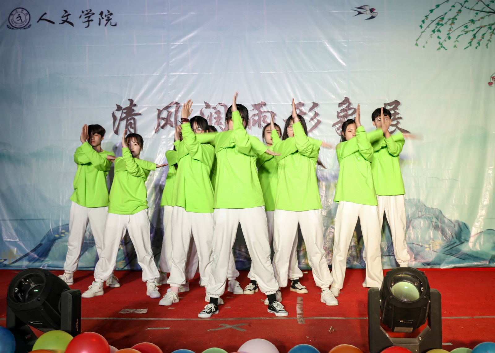 摄影记者于慧、王强、袁媛 (2).jpg