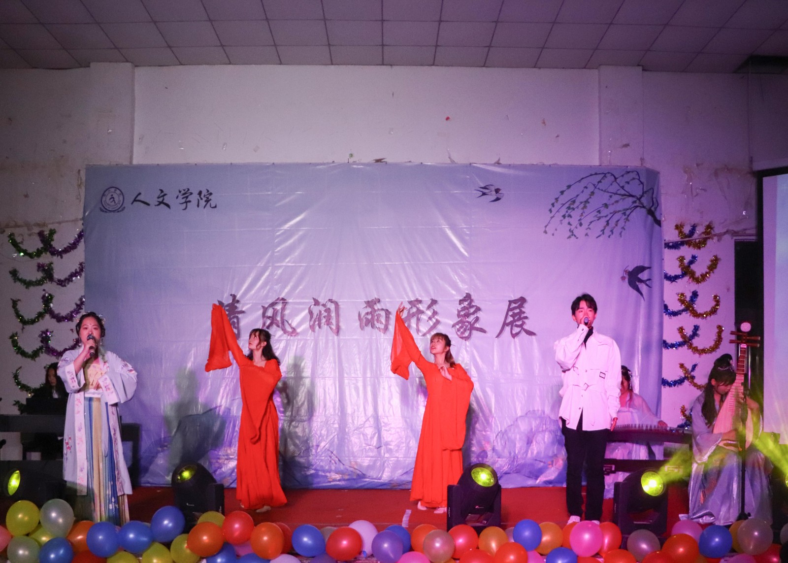 摄影记者于慧、王强、袁媛 (1).jpg