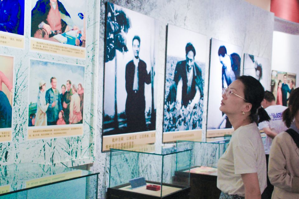 曹婕副书记参观学习焦裕禄纪念馆.jpg