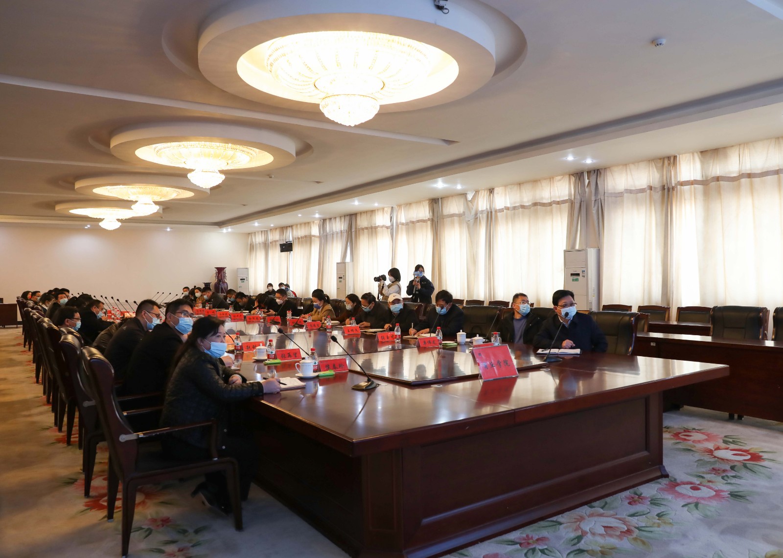 摄影记者朱国强 陈会会 陈丹 (1).jpg