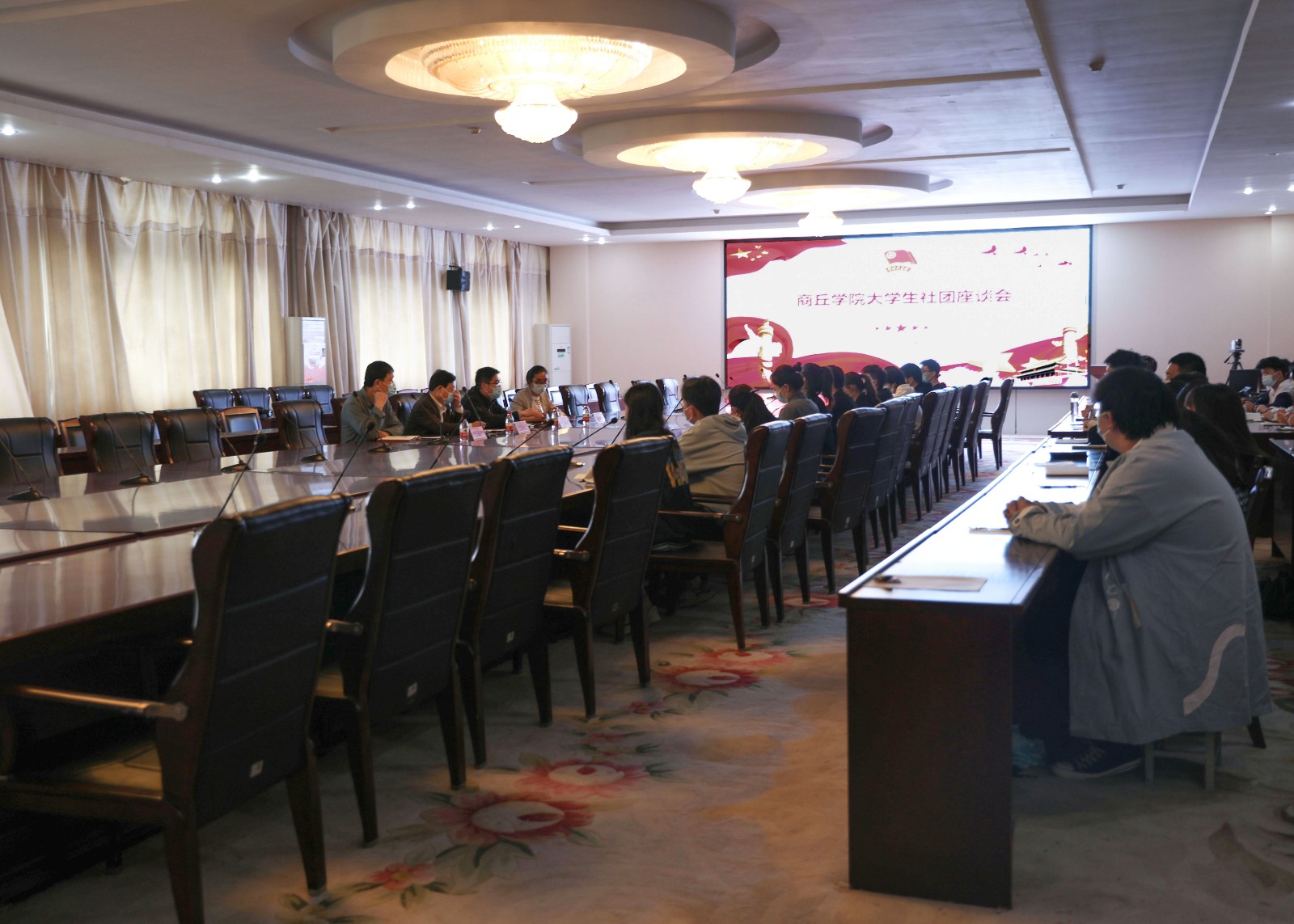 会议现场陈会会1.jpg