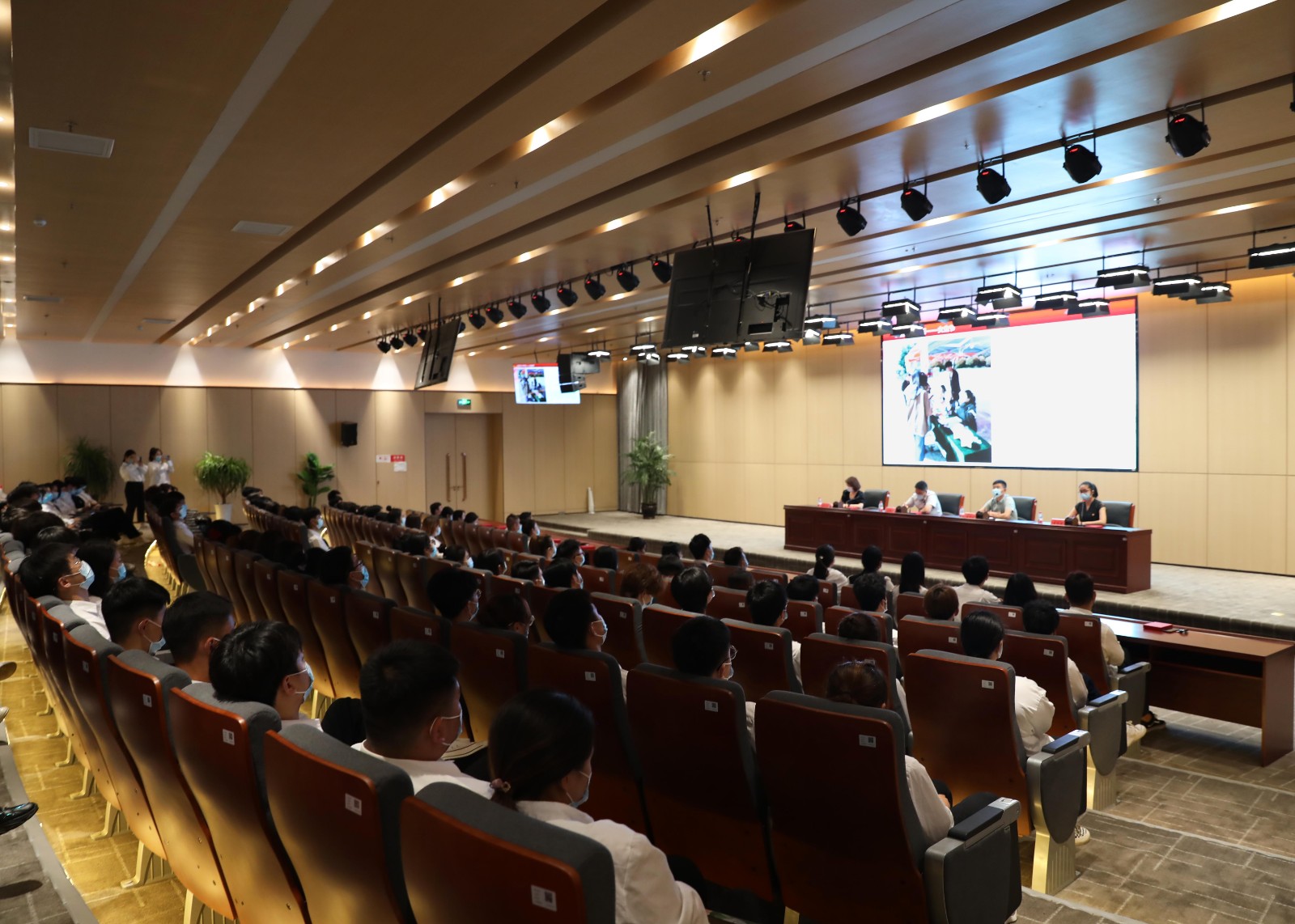 摄影记者王绍龙10.jpg 摄影记者王绍龙10.jpg