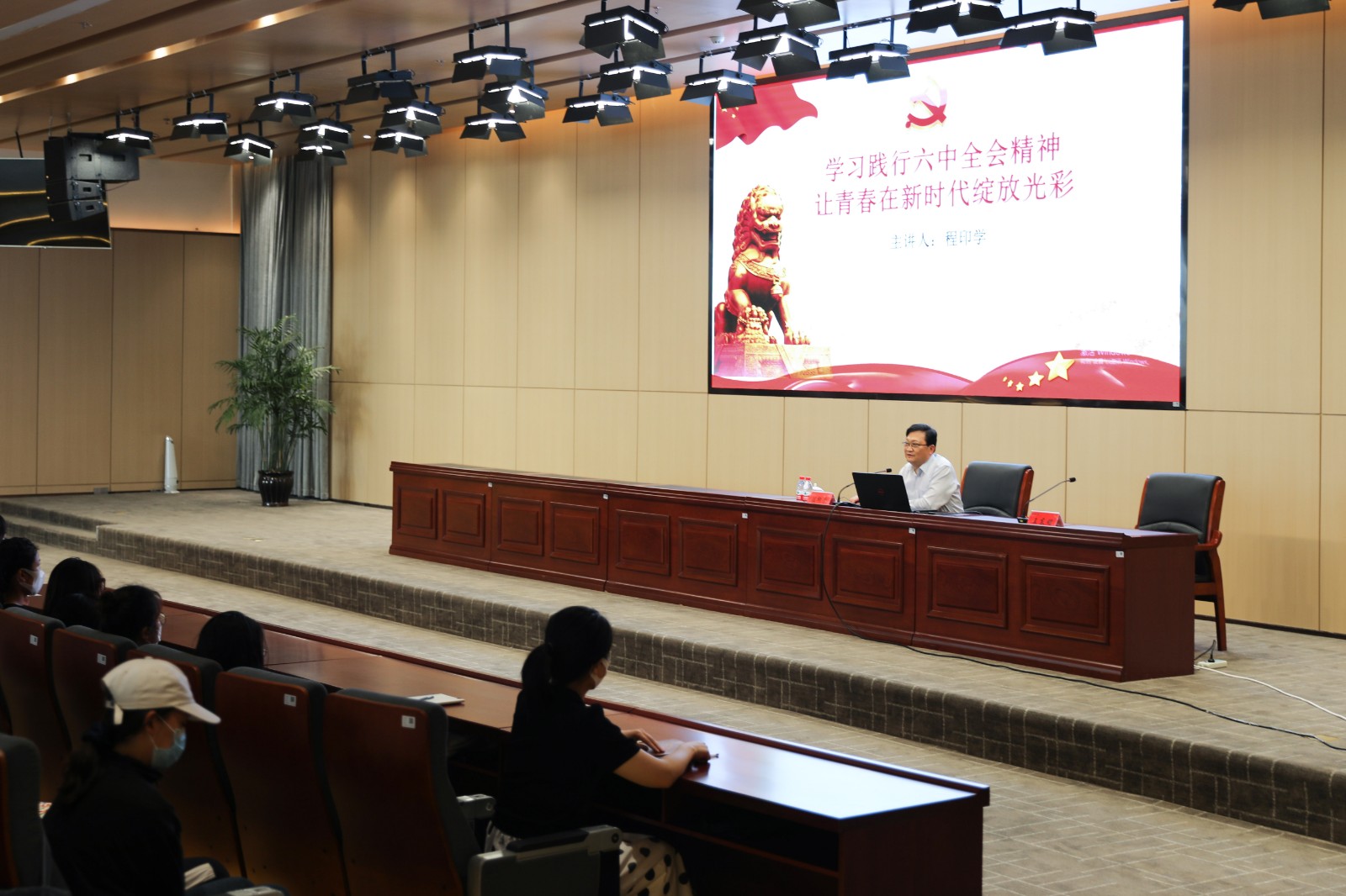 摄影记者白沁雪4.jpg 摄影记者白沁雪4.jpg