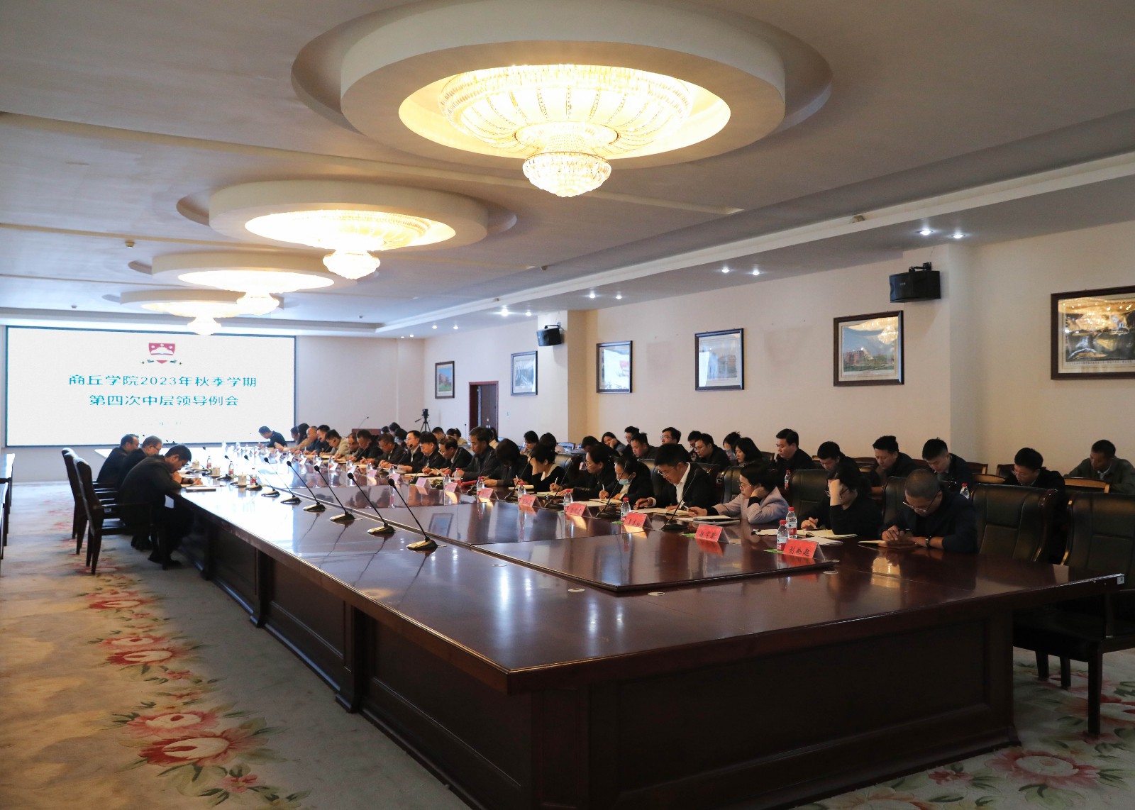 摄影记者刘果2.jpg 摄影记者刘果2.jpg