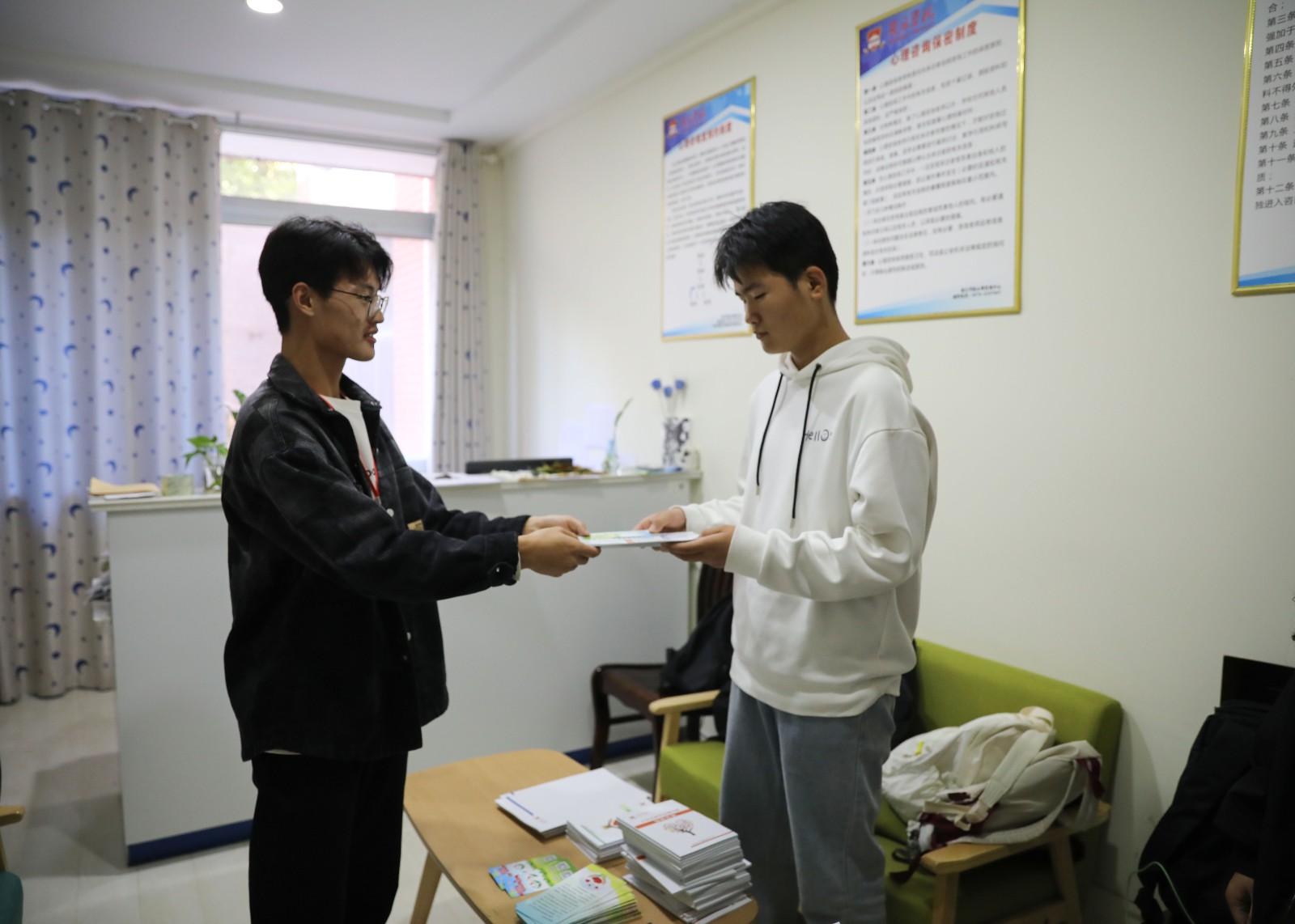 摄影记者原洪帅 (1).jpg
