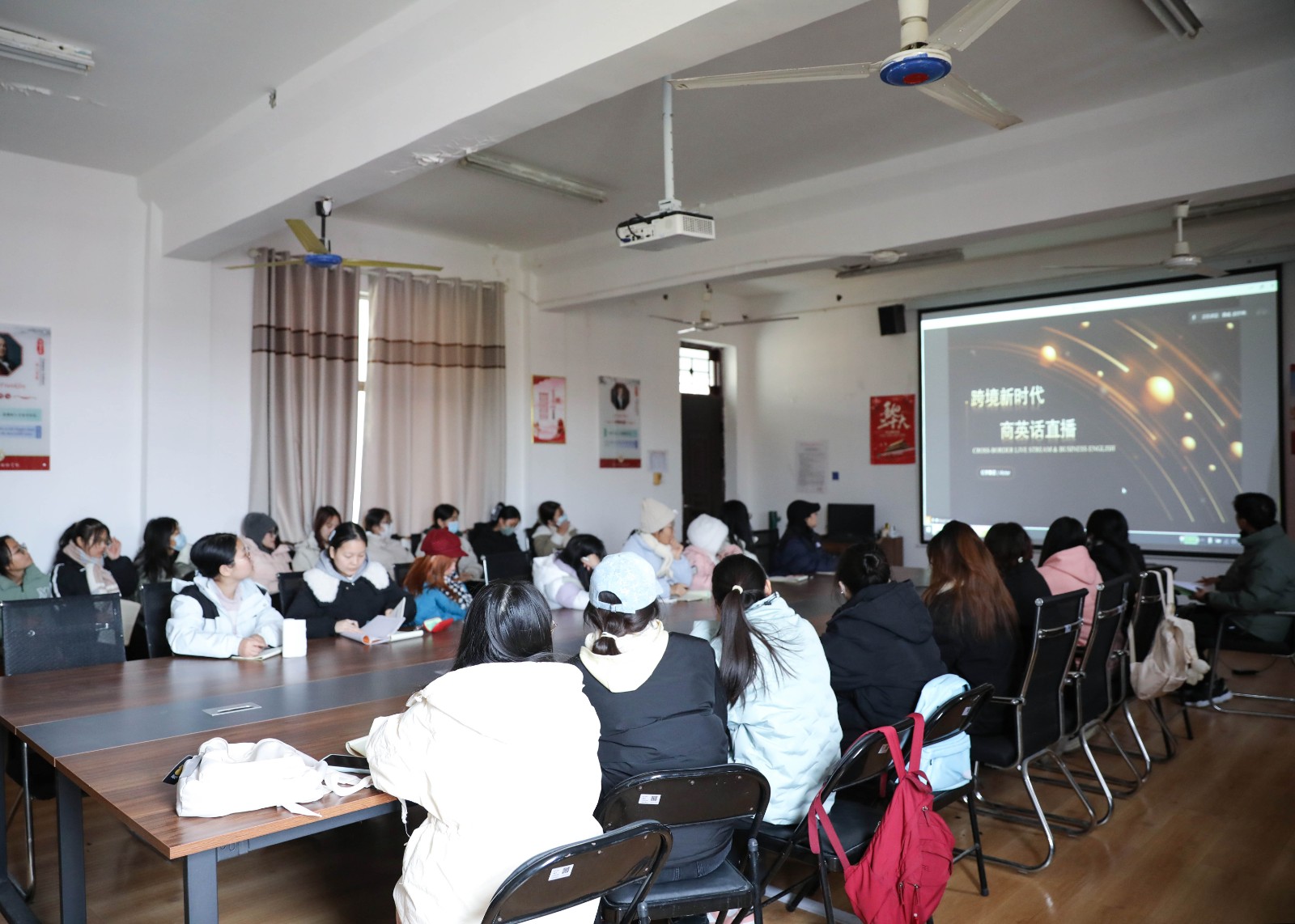 摄影记者刘果2.jpg 摄影记者刘果2.jpg