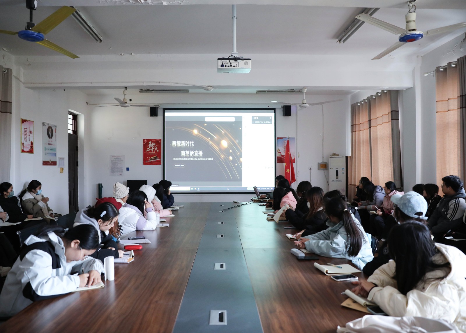 摄影记者刘果1.jpg 摄影记者刘果1.jpg