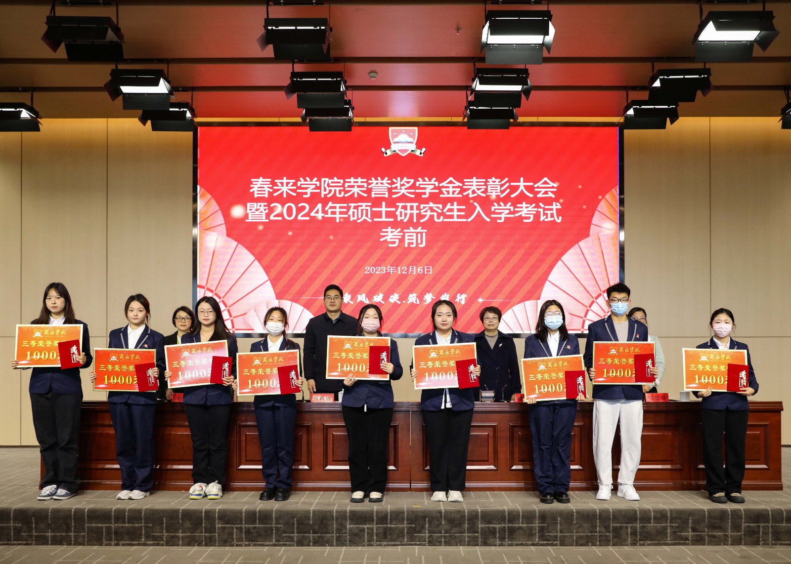 摄影记者原洪帅 (2).jpg