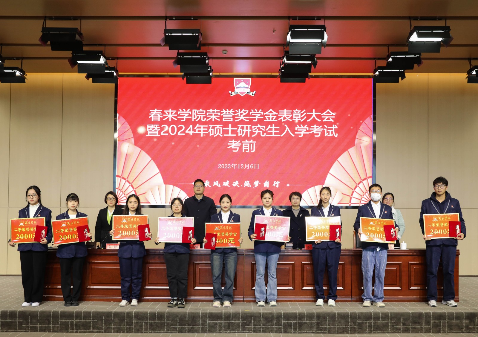 摄影记者原洪帅 (4).jpg