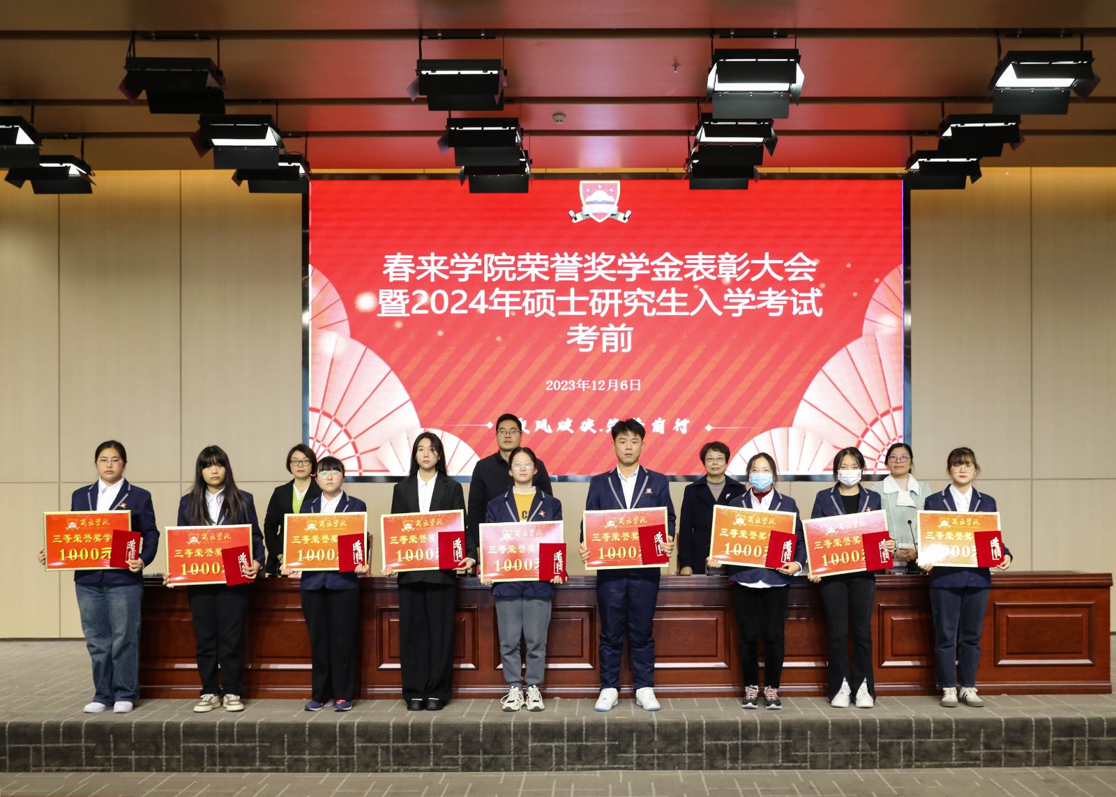 摄影记者原洪帅 (3).jpg