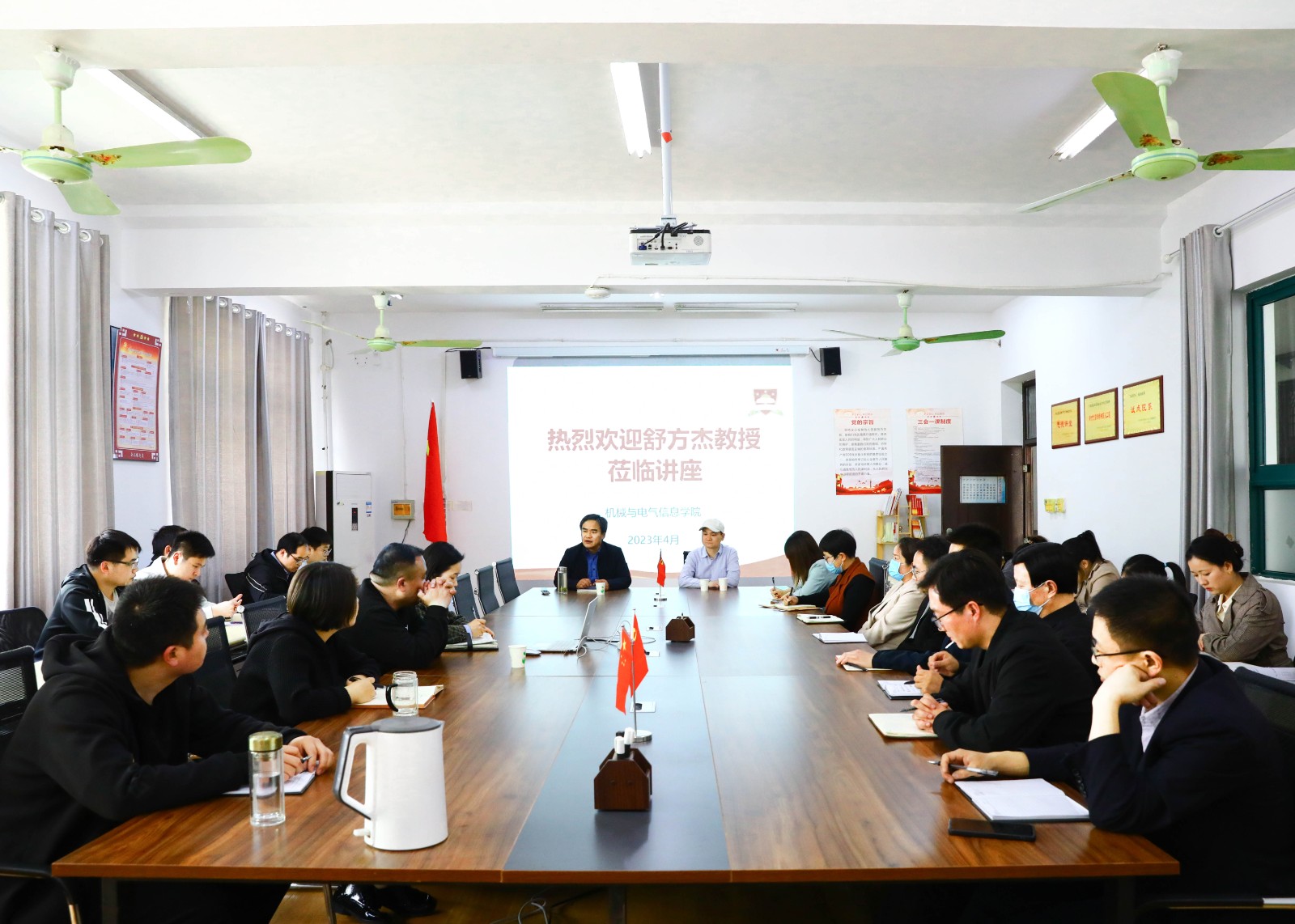 摄影记者鲁悦 (1).jpg