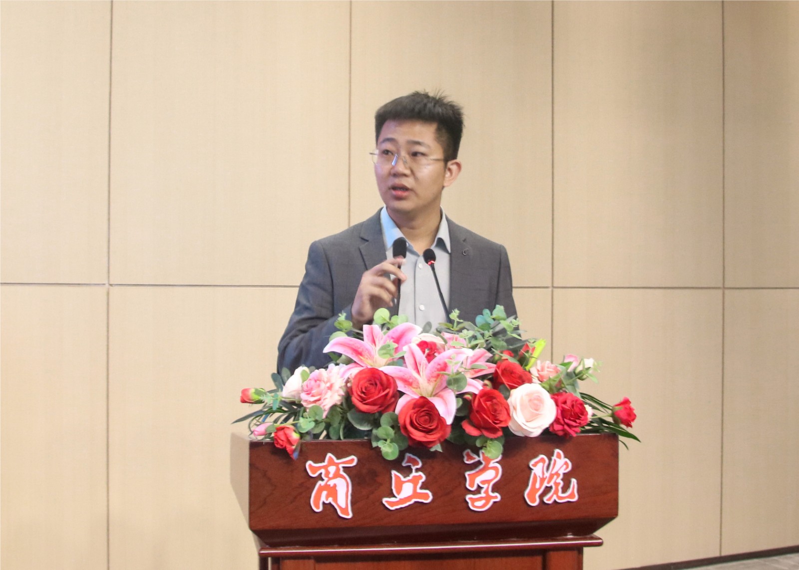 摄影记者悦泽飞4.jpg