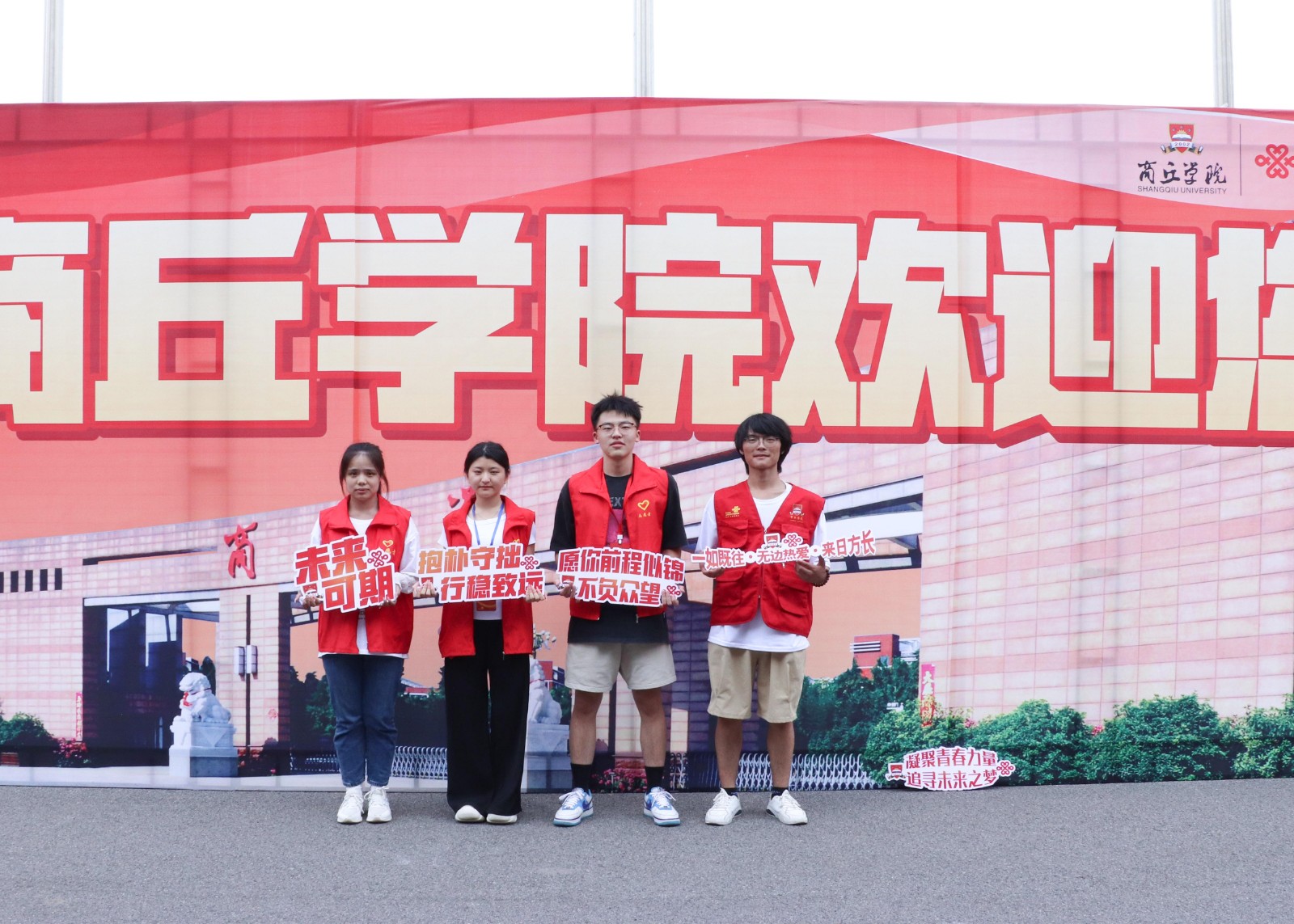 摄影记者李梦玉修1.jpg