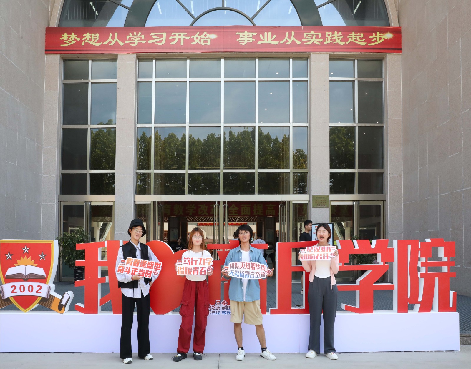 摄影记者刘守婷修2.jpg