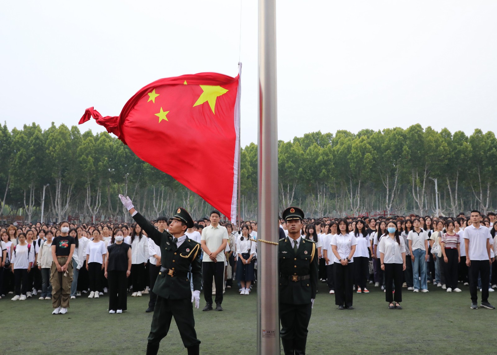 摄影记者原洪帅 杨晓威 (2).jpg