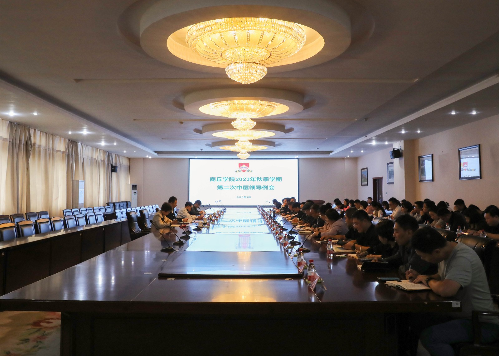 摄影记者刘果 李梦玉 (1).jpg