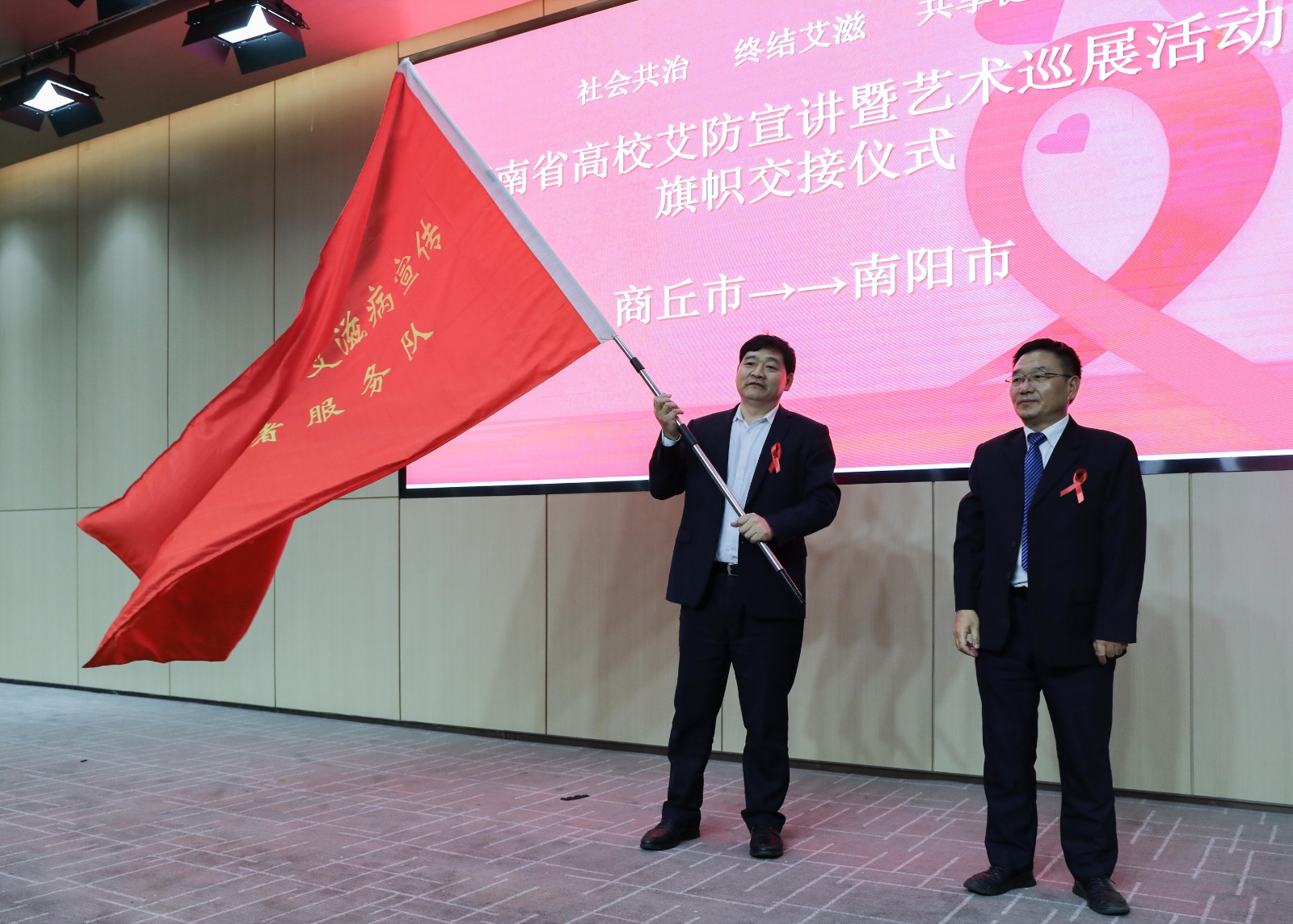 摄影记者汪玲珑修 (20).jpg