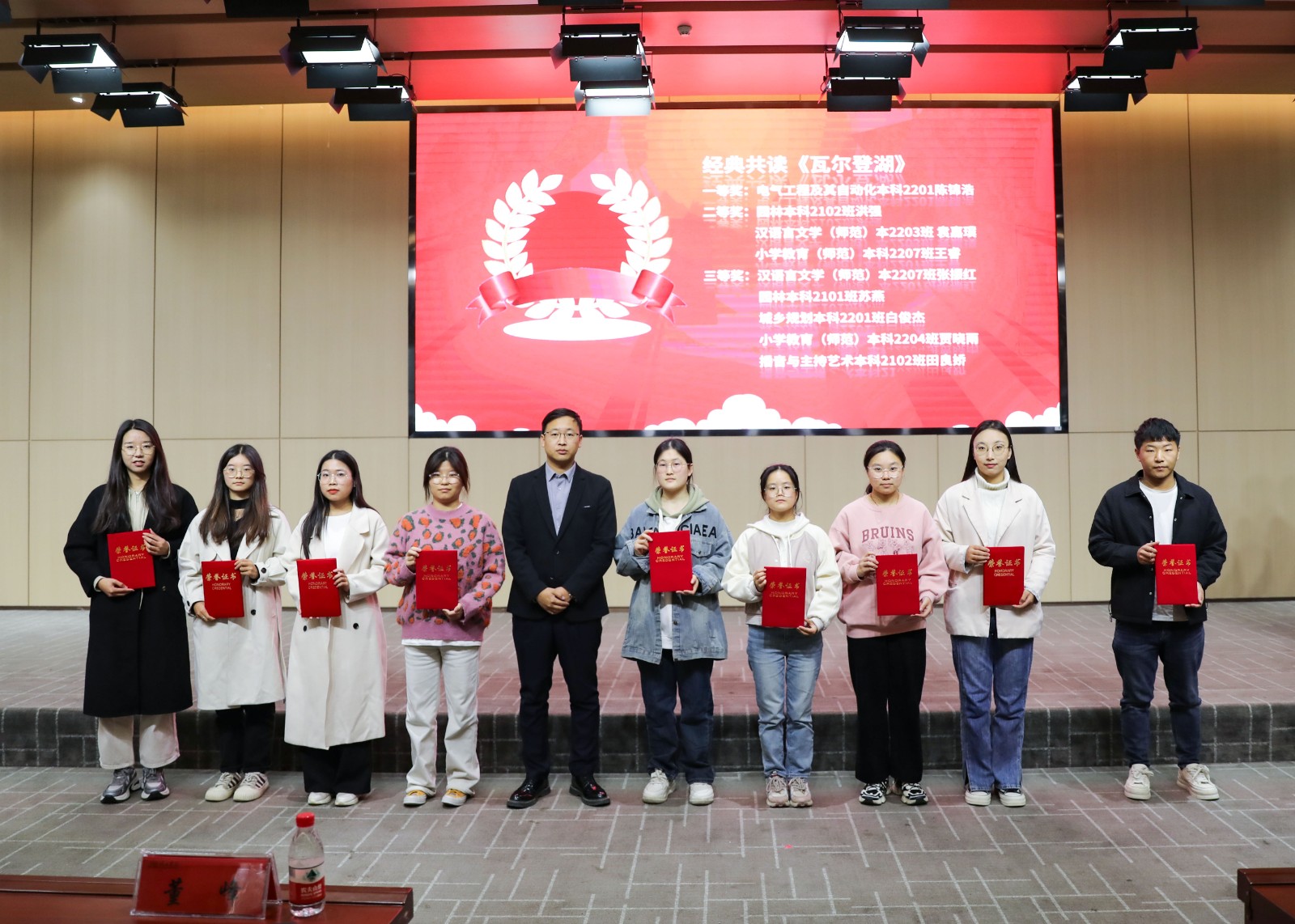摄影记者王非凡修3.jpg