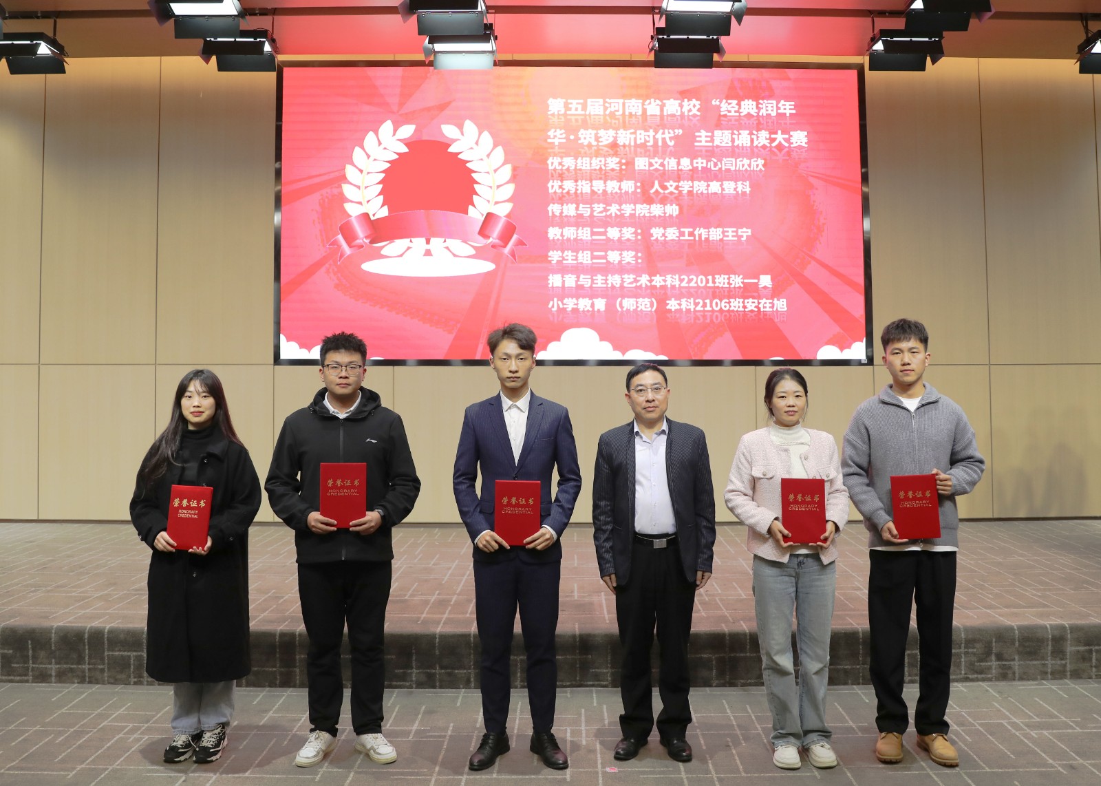 摄影记者王非凡修7.jpg