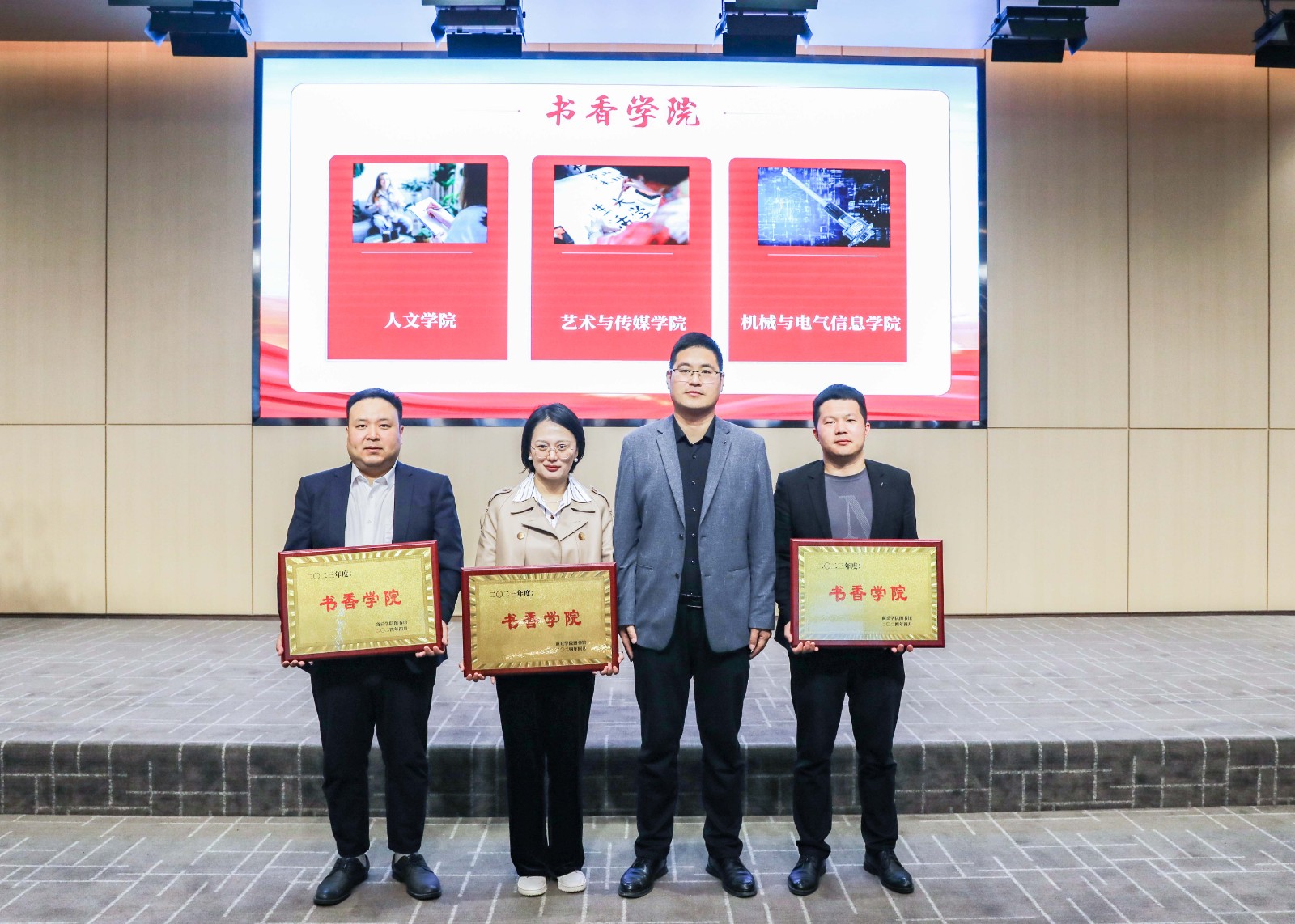 摄影记者王非凡修7.jpg