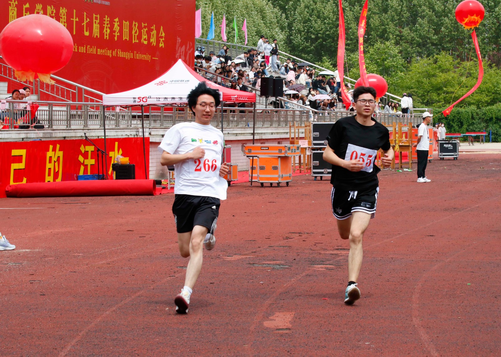 摄影记者李今墨 刘果 蒋雨婷 汪玲珑(2).jpg