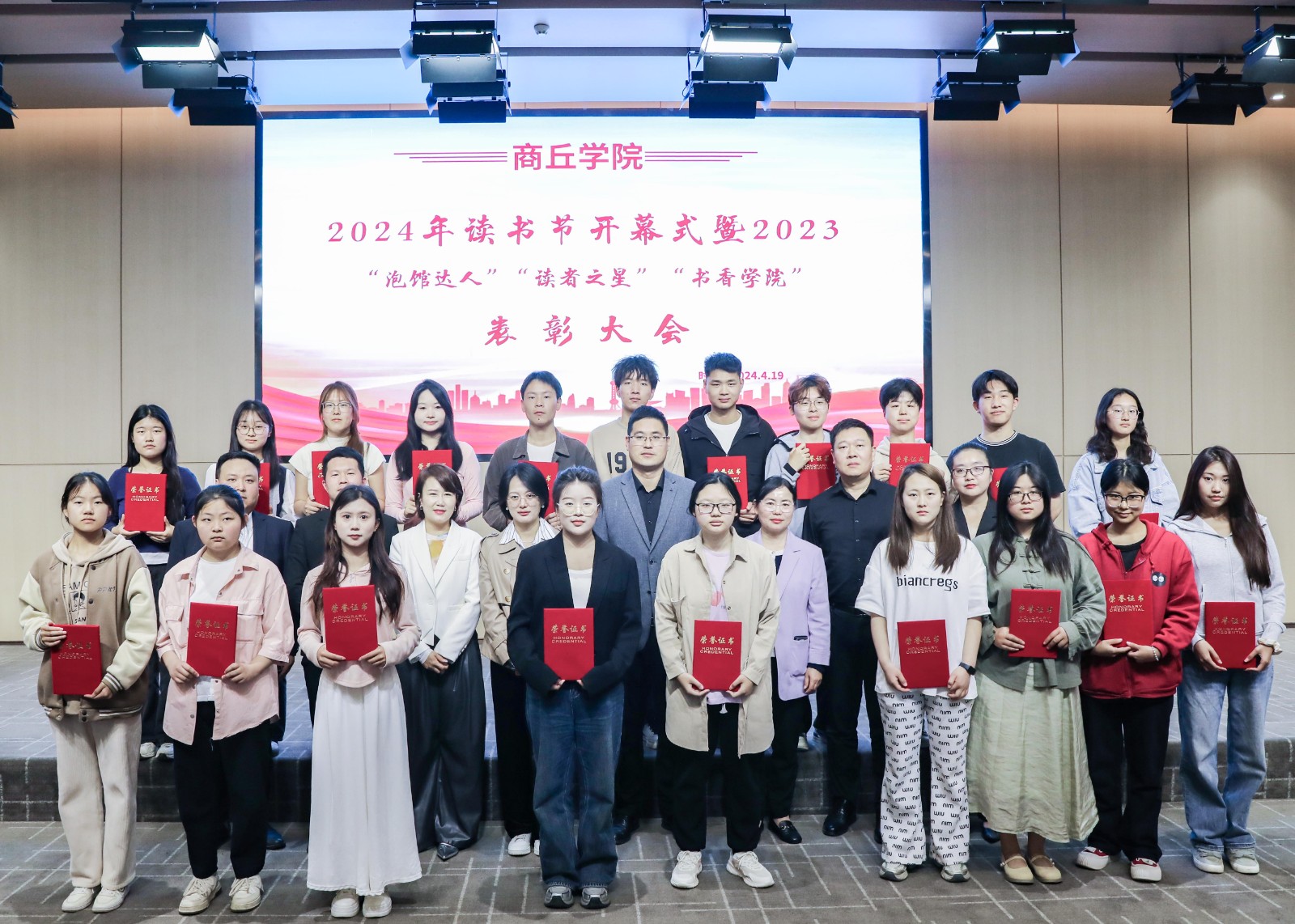 摄影记者王非凡修11.jpg