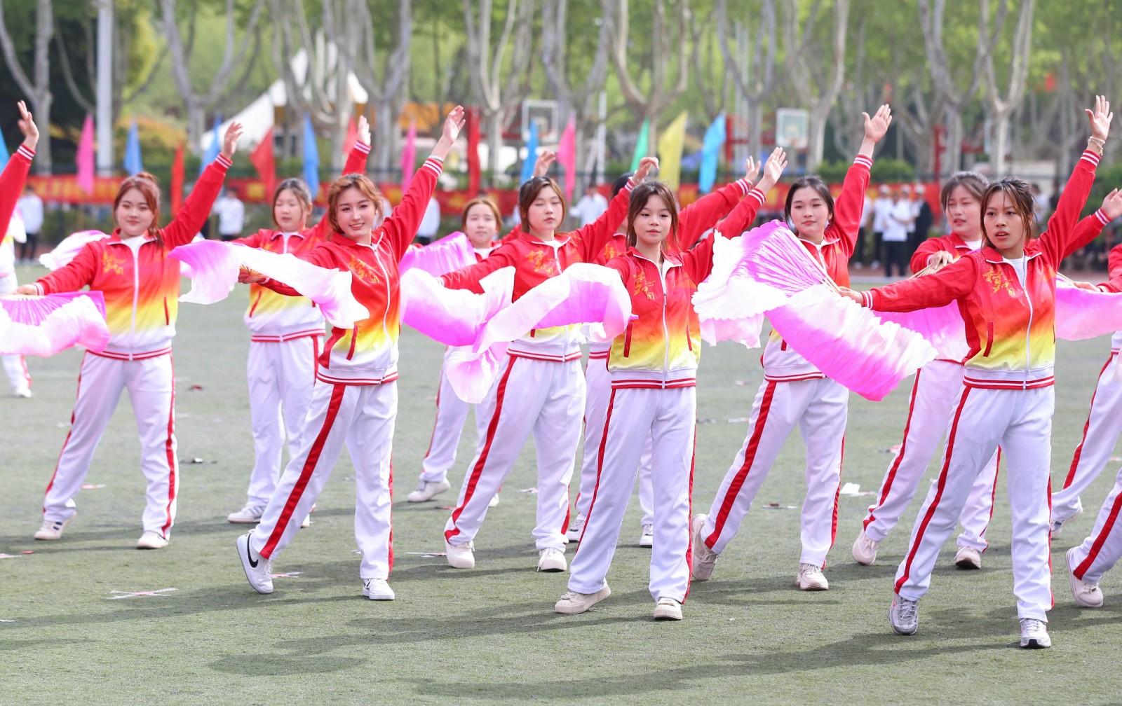 摄影记者李梦玉修 (1).jpg