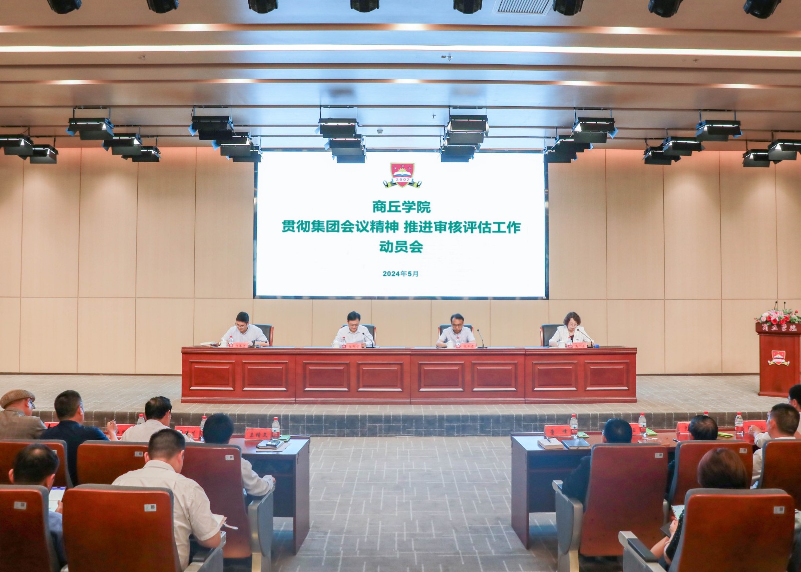 摄影记者王非凡修1.jpg