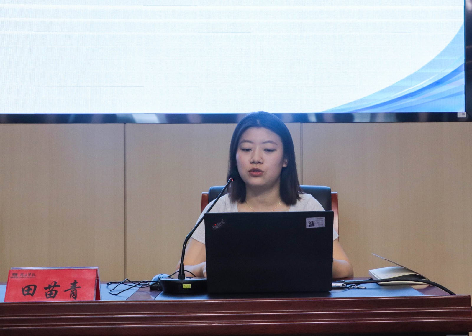 摄影记者王非凡修2.jpg