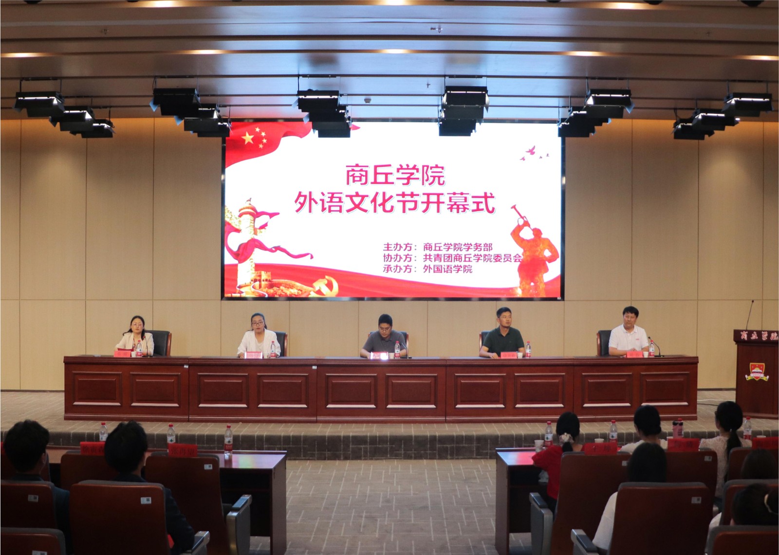 摄影记者郑紫妍修1.jpg