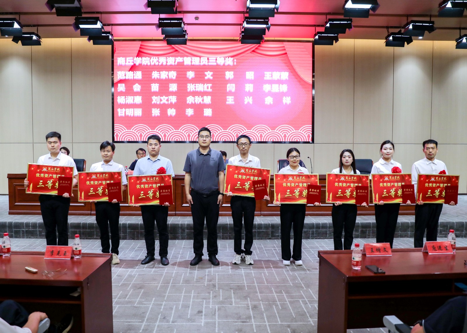 摄影记者王非凡修8.jpg