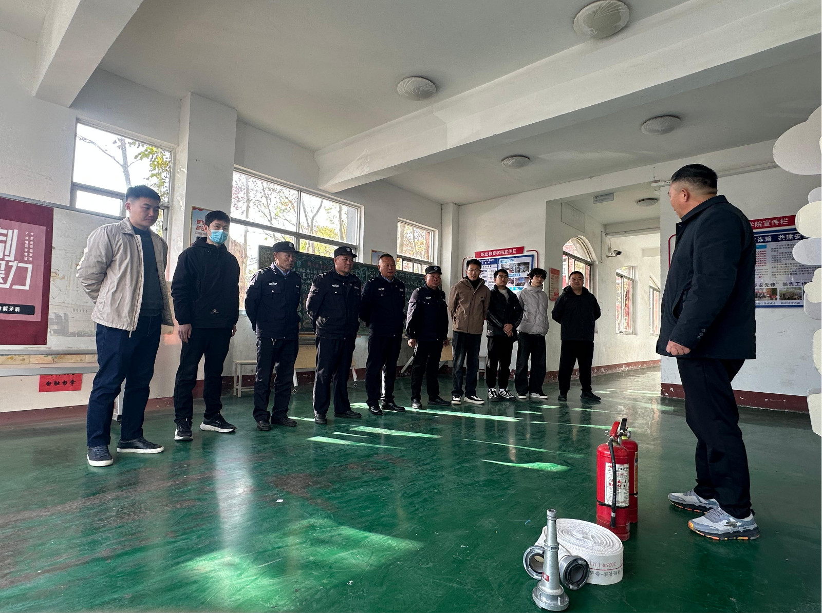 消防演习 (4).jpg 消防演习 (4).jpg