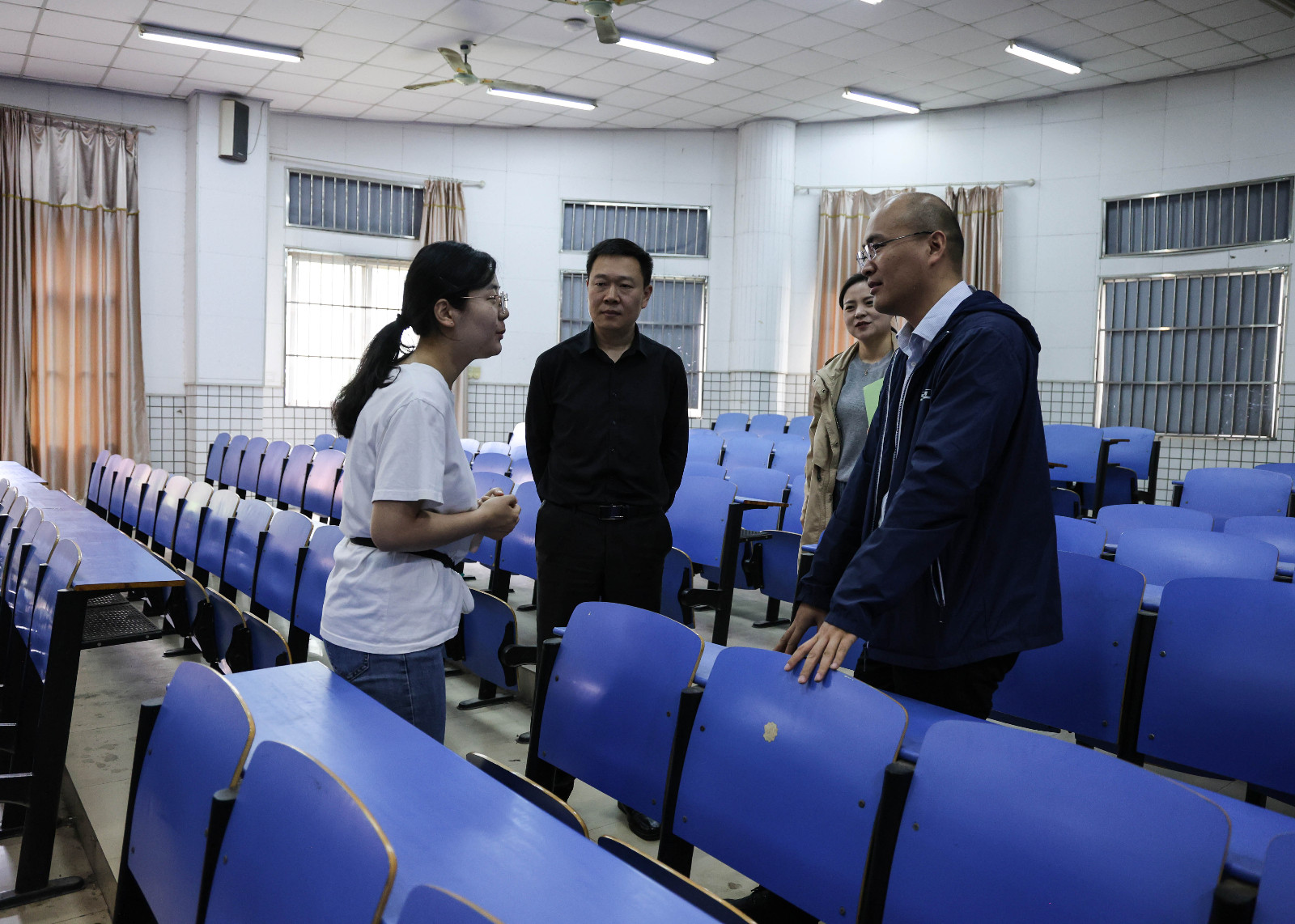 摄影记者张倚铬修5.jpg
