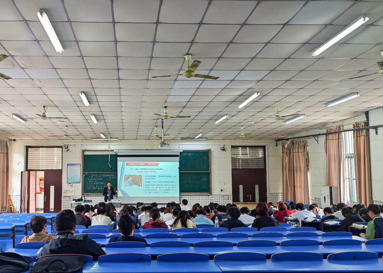 摄影记者张昊智修 (1).jpg