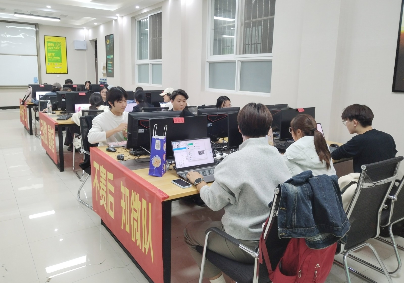 图片 1.jpg 图片 1.jpg
