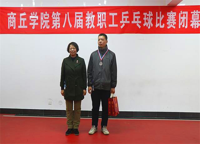 潘一展与获奖选手合影.jpg
