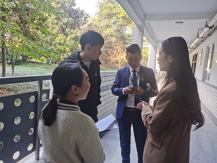 座谈会2.jpg 座谈会2.jpg