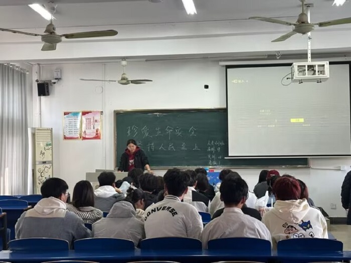 团课1.jpg 团课1.jpg