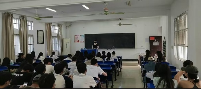 班会1.jpg 班会1.jpg