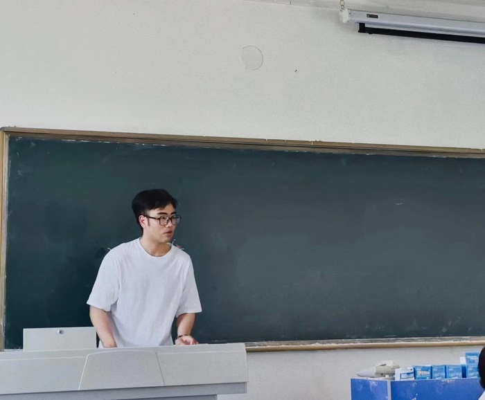 郭贺.jpg